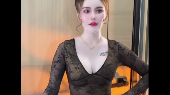 pastinya pink dong, kulitnya aja putih banget kayak mandi tepung