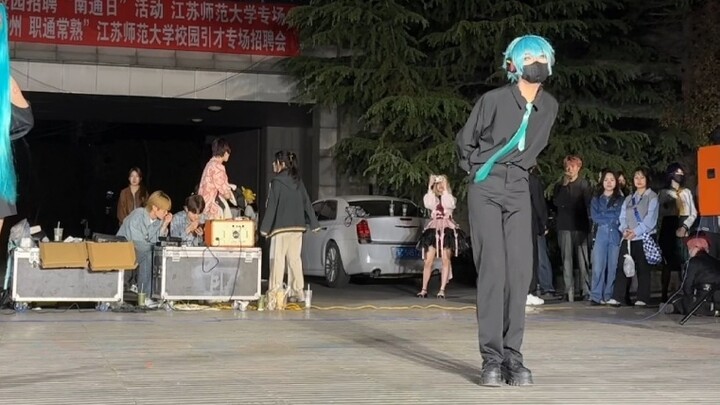 ฉันนอนไม่หลับทั้งคืนเพราะเต้นรำเพลง Hatsune Miku กับเพื่อนร่วมห้องที่โรงเรียน! 【การสั่นสะเทือนพลัมน้