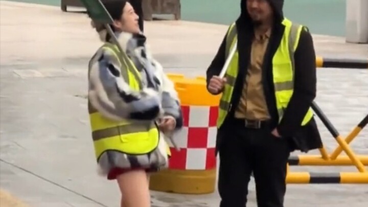 “Thôi xong, công đức hôm nay lại cười bay mất rồi!! 19”