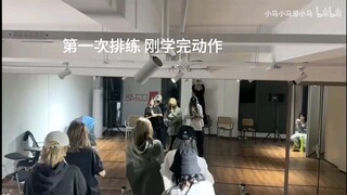 【柏欣妤】小白狗在后面吃汉堡看五个170的金瓜跳皆渡