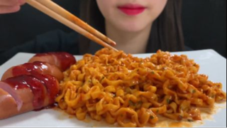 ASMR CARBO FIRE NOODLES ăn mì xúc xích siêu cay#amthuc #monngon