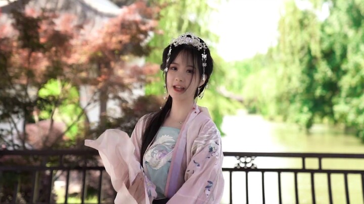 [Jingwei] Half a pot of gauze, the wind, the moon, the flowers and the birds, a smile and the worldl