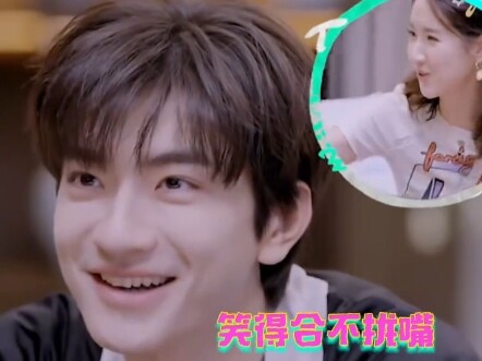 Those two guys who ran into Liu Yifei—your smirks were totally obvious!