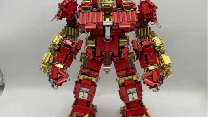 Xây dựng một bộ giáp Hulkbuster từ 1.000 kẹp giấy