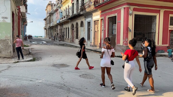 Sexy Girls in Havana, Cuba