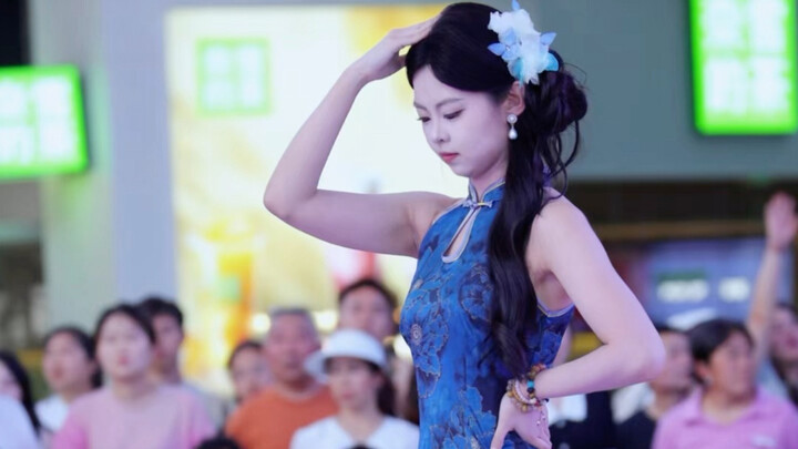 Ngày qua ngày || Khi bỏ kính, khoác lên mình chiếc sườn xám ……