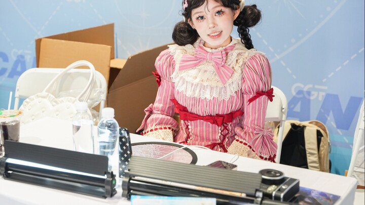 First autograph session record: seven babies in three hours