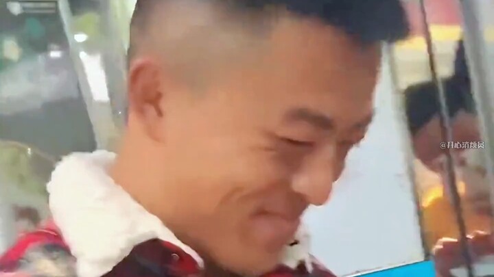 Điểm lại những khoảnh khắc hài hước của “con nít” loài người, đáng yêu quá đi thôi!