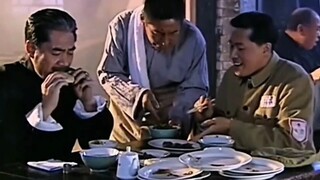 أظهر السيد باي تشي وحفيده خمسة عشر طبقًا من الكرشة المقلية.