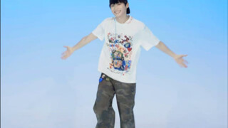 Berdansa dengan lagu "Too Deep" bersama Xiaoyu