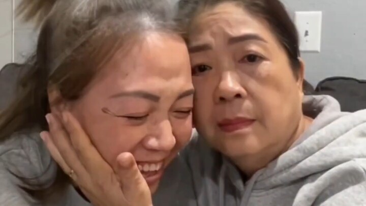 เล่นฟิลเตอร์ทำให้ดูแก่กับคุณแม่ คุณแม่ถึงกับใจละลายทันที