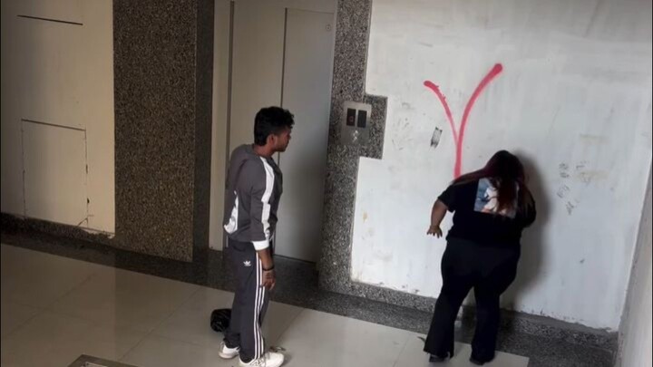 那么，该由谁来为此负责呢？