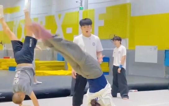 【التدريب المكثف على مهارات الحصيرة لطلاب الرقص في جميع أنحاء البلاد】