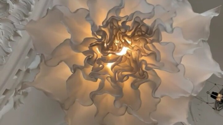 Cái đèn chùm đẹp quá!