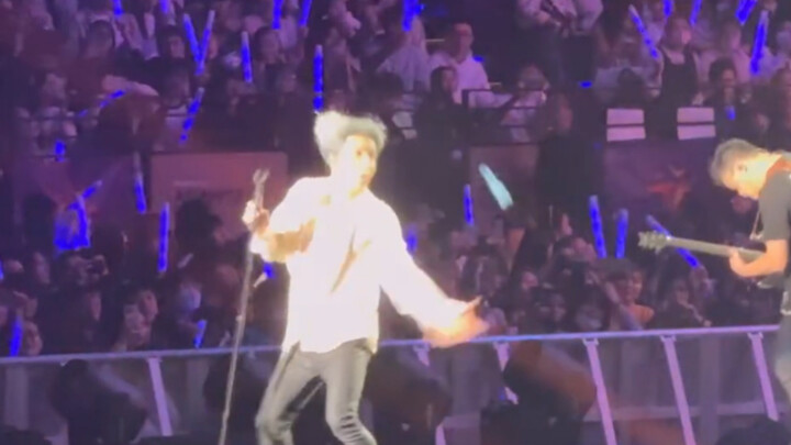 เซวี่ยจือเฉียนคิดสุดหัวสมองเพื่อไม่ให้ร้องสดแบบหลอกๆ เลย!