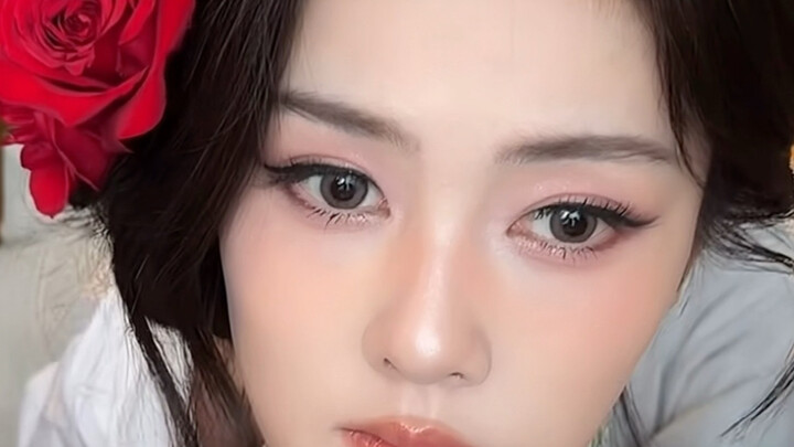 เมคอัพและแต่งตัวในราคา 200,000 ครั้งนึง จะไม่ให้สวยได้ยังไงล่ะ