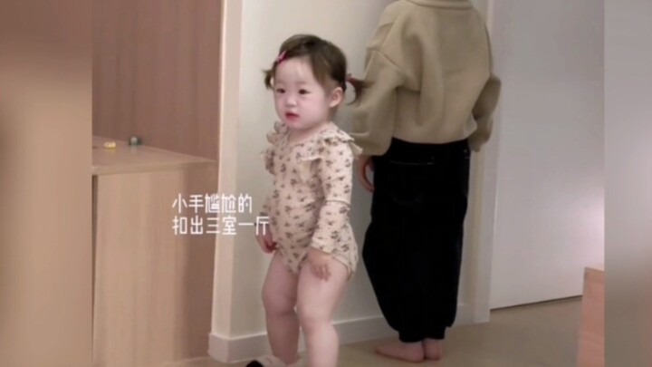 Ai mà chẳng muốn có một người yêu nhỏ đáng yêu chứ, tim như tan chảy mất thôi #Lừa-bạn-sinh-con-gái