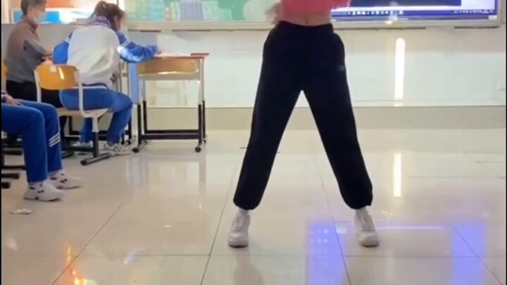 《Dumb Dumb》《Next level》