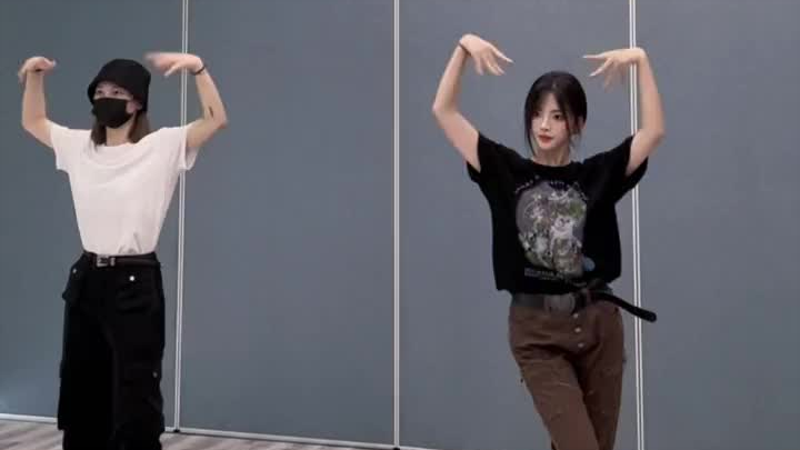 天呐！有生之年居然还能看到杨超越跳女团舞！舞台粉站起来！