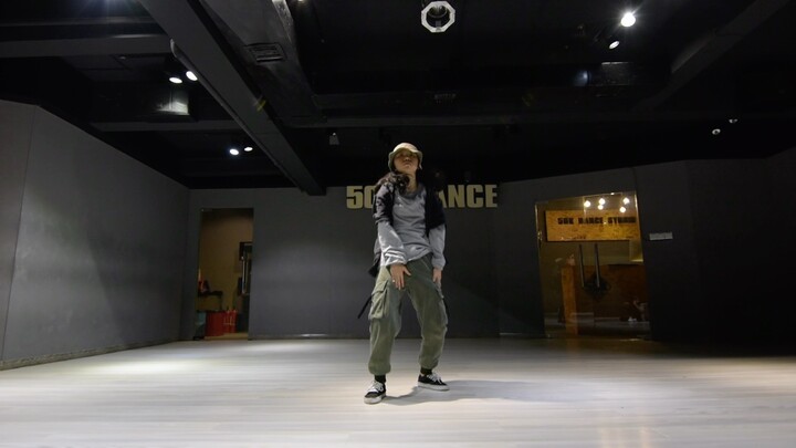 Hwasa's version of LoLo—A lead singer who can't dance isn't a good chef; let's cover the handsome Do