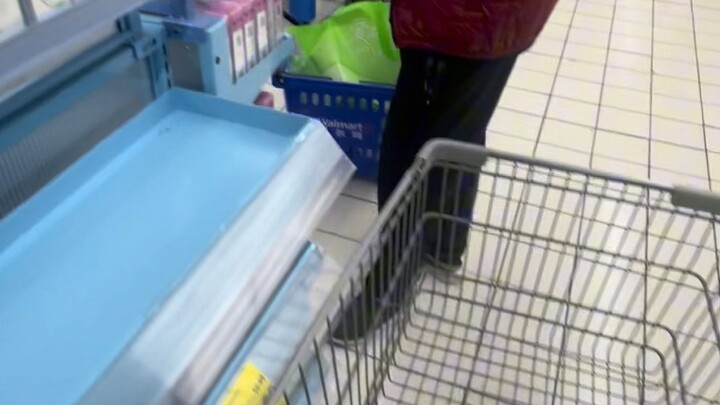 Nếu anh dám nói, tôi dám bắn.