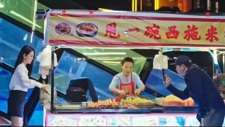 [พากย์ไทย]รับจ้างดูตัวแทนเพื่อน แต่ดันเจอซีอีโอจอมเย็นชา! ที่สำคัญเขาคือคนที่ตาม