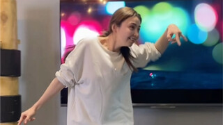 大家觉得玛丽这个自创东北扭秧歌和机械舞结合怎么样？