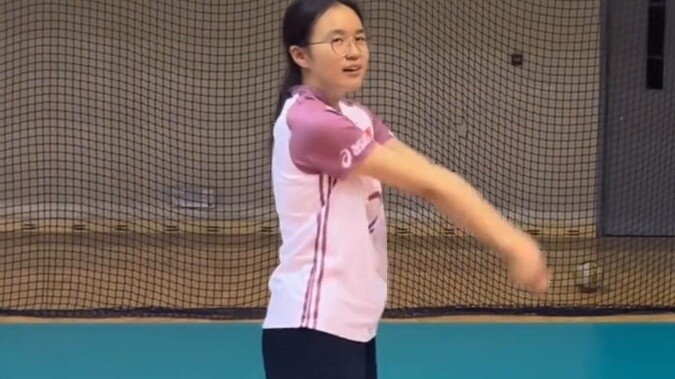 Mengajari Anda gerakan melempar bola dalam 1 menit