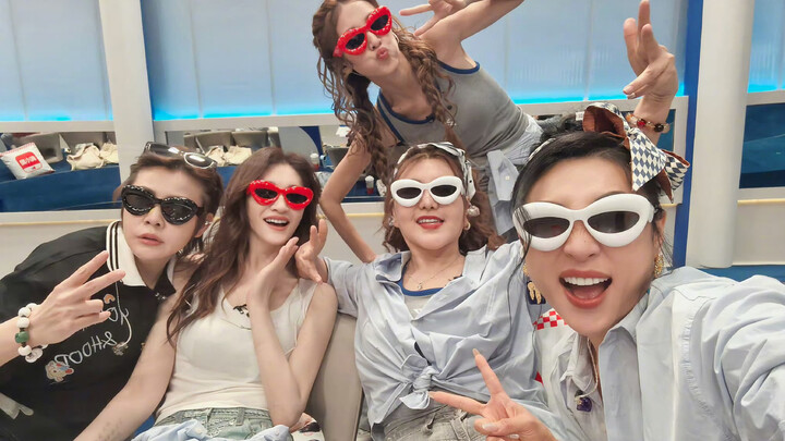Nhóm Vương Mông — “Disco bình thường” phiên bản Uptown Funk