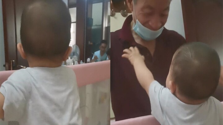 A 10-month-old baby keeps calling for grandpa to pick him up, melting his heart—grandpa holds the ba