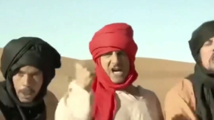 Ngay khoảnh khắc chiếc mũ đỏ xuất hiện, tôi thừa nhận là tôi đã cười phát điên luôn.