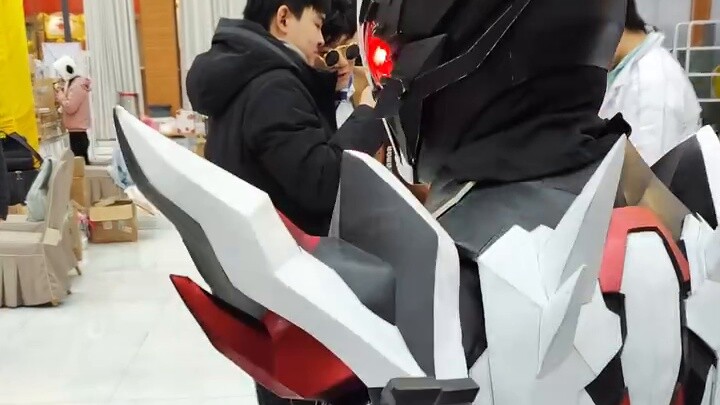 Let your friend become a man who walks with his own BGM