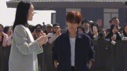Report: Our Qianxi is about to fall apart (awkwardly looks down, digging a hole with his toes haha).