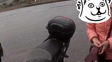 Seorang wanita kedapatan melaju mundur di jalan tol, mengaku kemampuan menyetirnya lebih baik daripa