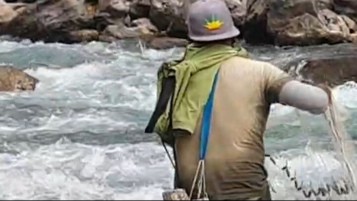 Cast net fishing in Nepal | himalayan trout fishing with handmade cast net |