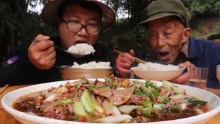 \Famous Sichuan Cuisine “Fried Pork Liver and Kidney” in minutes. 