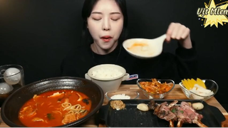Bỏ cơm vào mì ăn kèm thịt sườn cừu nướng 4 #amthuc