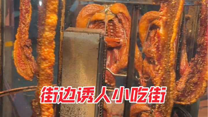 Cuaca mulai dingin, para paman lagi asyik ngumpul sambil main HP, sampai aku datang pun mereka nggak