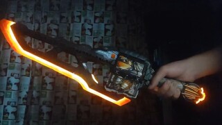 Phiên bản sửa đổi hoàn hảo của Holy Blade Tuhao Sword của Kamen Rider có thêm đèn! Không có hạt đèn 