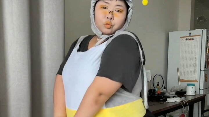 200-jin chubby little bee is going to collect honey.