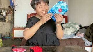 106.000 netizen Bilibili membiarkan seorang ibu tunanetra memenangkan Tencent Award