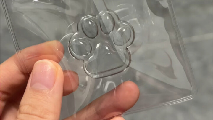 Aaaaaa, these super-translucent cat-paw squishies!!!