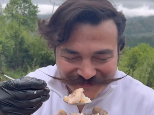 Boiled Chicken Leg Rice