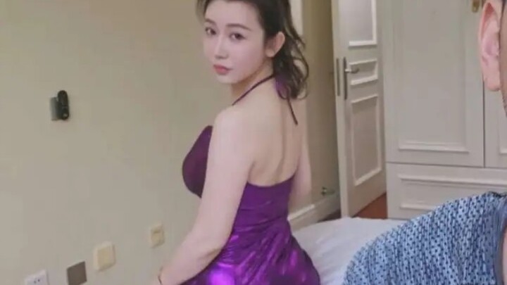 Pandangan yang penuh kekasih takkan pernah berbohong.