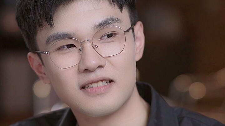 “คุณรักฉันไหม? รักสิ…”