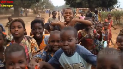 Người Dân Tại Châu Phi Mừng Rơi Nước Mắt Khi Biết LHQ Mời Việt Nam Tăng Thêm Quâ