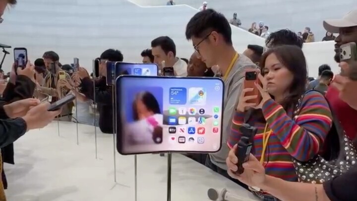 📱 iPhone Duo — the future of foldable iPhone is here! 🔥✨Would you buy this futuristic iPhone Fol