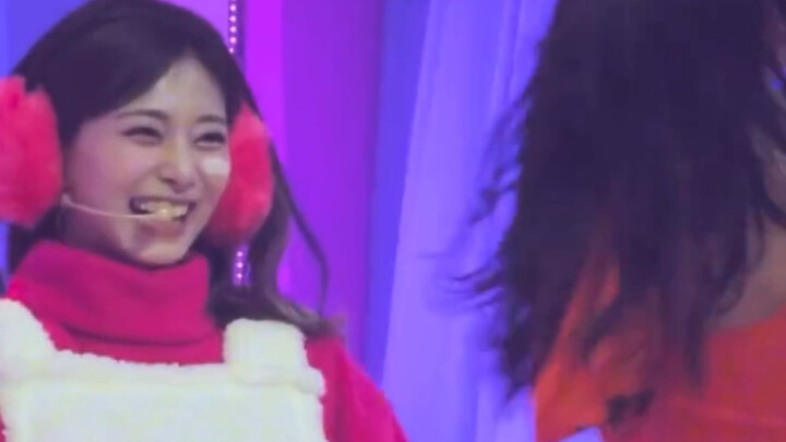 Chou Tzu-yu's smile is the cutest in the world