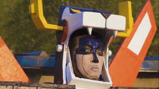النسخة الحية الريفية من Voltron: سأشكل الرأس...