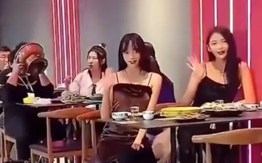 “รอยยิ้มนี้... บุญกุศลสิบปีก็หายไปอีกแล้ว!”